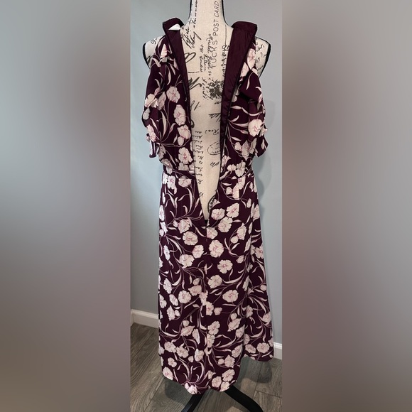 🌸 LC Lauren Conrad Runway Burgundy Floral Chiffon Ruffled Halter🌸 - Picture 5 of 10